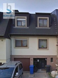 Homesell vous propose à la location une maison d\'une superficie de 123m² se composant comme suit:<br><br>-  3 chambres à coucher <br>-  cuisine équipée ouverte sur le salon/séjour <br>-  salle de douche <br>-  grenier avec accès par escalier escamotable<br><br>Idéal pour profession libérale  ( autorisé par la commune)<br><br>- Chauffage au mazout<br>- pas de garage (emplacements publiques juste en face <br>  de la maison)<br>- pas de jardin<br><br>Loyer: 2.000€ / Charges: 200€ (eau chaude + chauffage) <br>Caution: 2 mois de loyer ( payable en forme de virement ou garantie bancaire)<br>Commission d\'agence: 2.000€ htva<br><br>Disponibilité:  1. novembre 2021<br><br>Les visites se feront sur base des dossiers.<br><br>Pour plus de renseignements veuillez nous contacter par mail: info@homesell.lu<br><br>HOMESELL Immo<br>