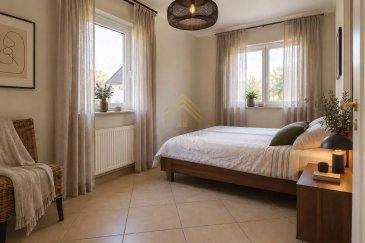 À vendre à Ettelbruck – Appartement 2 chambres de 80 m² – 590 000 €

Découvrez cet agréable appartement de 80 m², situé au 1er étage d’une résidence construite en 2010 avec ascenseur, à proximité immédiate des nombreuses commodités d’Ettelbruck.

En bon état général, l’appartement se compose d’un hall d’entrée, d’une cuisine équipée, d’un espace de vie, de deux chambres, d’une salle de bains ainsi que d’un balcon. Une cave, une buanderie et un garage complètent ce bien.

L’appartement bénéficie notamment de fenêtres en PVC avec double vitrage, de volets roulants électriques, d’un interphone et d’un chauffage par radiateurs au gaz. L’eau chaude est collective.

La résidence profite d’une situation pratique à Ettelbruck, proche du centre-ville, des commerces, transports en commun, gare, écoles, médecins, hôpital, supermarchés et infrastructures sportives.

Un appartement fonctionnel et bien situé, idéal pour une résidence principale ou un investissement à Ettelbruck.

Nous restons à votre disposition pour tout renseignement complémentaire ou visite des lieux au 28 66 39 1.

Les prix s'entendent frais d'agence + TVA inclus.