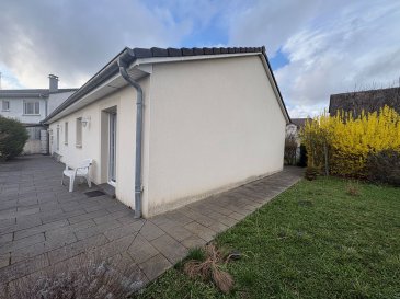 Maison de plain pied - 110m ². PANETTA IMMOBILIER vous propose, 

En exclusivité ! 

Un bien très rare dans la très demandée commune de LEXY ! 

Un plain-pied de 2005, sur 4ares de terrain.

Ce pavillon sans travaux à prévoir se compose comme suit : 

Vous trouverez une belle entrée avec placard, desservant un espace salon/séjour très lumineux (avec accès terrasse et jardin) ; une cuisine entièrement équipée ; 3 chambres (14m², 12m², 11m²) ; WC séparés ; une salle de bains (baignoire, douche et WC) ; un garage avec porte motorisée et un cellier.

Les fenêtres sont en DVPVC (volets motorisés) ; tout à l'égout ; électricité aux normes ; chauffage gaz ; toiture en bon état.

Pour plus d’informations, veuillez contacter Monsieur COLSON Emmanuel au +33 7 81 30 24 02.

Les informations sur les risques auxquels ce bien est exposé sont disponibles sur le site Géorisques : www.georisques.gouv.fr