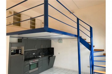 Veuillez contacter Mathieu Bossennec pour de plus amples informations :
- Téléphone : 661 521 730
- Courriel : mathieu.bossennec@remax.lu

RE/MAX, Spécialiste de l’immobilier, vous propose ce magnifique appartement/studio au RDC avec mezzanine, dans une résidence récente dans la commune de Leudelange.

Il est composé comme suit :

- Un hall d’entrée.
- Une salle de douche avec WC.
- Une pièce à vivre de près de 20 m².
- Une chambre mezzanine à l’étage de près de 9 m².
- Place de parking privé et intérieur.

Les atouts :

- Cuisine équipée et ouverte
- Débarras / Cave (Prise électriques, deux étagères et armoire)
- Ascenseur
- Local poubelles
- Local vélo
- Local poubelles

Situé à quelques mètres de l’arrêt de bus qui se rend directement à Luxembourg-ville (10 min).

Frais d’agence RE/MAX : 125 % du montant du loyer à la charge du locataire + TVA