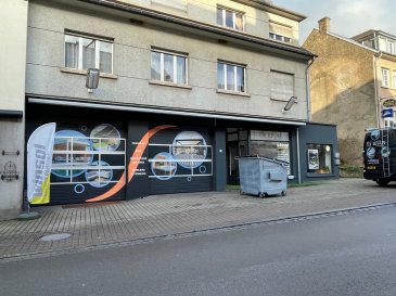 Local commercial à louer dans la Grand-rue à Redange.

Le local de 218,58m² se compose de:
2 pièces pouvant servir pour l'accueil et bureau.
Grande espace avec fosse et espace de stockage à l'arrière du bâtiment.
1 garage.
Wc

Possibilité de louer un 2ème garage au prix de 150€
