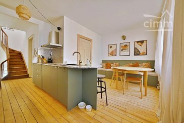 Troisvierges
Située au cœur de la ville, cette maison séduit par ses volumes bien pensés et sa polyvalence.  

Au rez-de-chaussée, un espace indépendant avec séjour, cuisine, salle de douche et hall d’entrée constitue une solution idéale pour accueillir un adolescent, un parent ou un proche, en toute intimité.

Le premier étage propose un grand séjour lumineux avec une cuisine conviviale, une chambre à coucher et une salle de douche, formant un espace de vie central agréable et fonctionnel.

Au dernier niveau, vous découvrirez un palier pouvant servir de bureau, un salon cosy, une chambre et un dressing, parfaits pour créer un véritable cocon sous les toits.

L’ensemble offre confort, luminosité et fonctionnalité dans une configuration qui s’adapte aisément aux besoins d’une famille.  

Plus de renseignements et visites, contactez Cimm Immobilier au +352 26 95 40 03