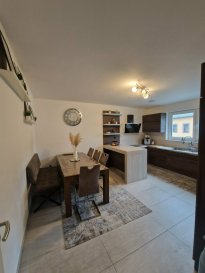 ++++ A VISITER ++++

Immo Nordstrooss vous propose à la vente d'une maison unifamiliale sise à Weidingen sur un terrain de +/- 2.37ares d'une superficie habitable de
+/- 154m², cette maison unifamiliale tout confort sur 3 niveaux dans un état impeccable, avec des belles finitions.

Il s'agit d'une maison construite avec des matériaux de qualité en 2016 et proche de toutes commodités.

La maison se compose comme suit:

Rez de chaussée:
- hall d'entrée lumineux
- garage pour deux voitures
- espace local technique
- buanderie

1er étage:
- très spacieux living donnant vers grande terrasse de +/- 30m2 et jardin
- grande cuisine bien équipée séparée
- salle de douche

2ème étage:
- hall de nuit
- 3 belle chambres à coucher
- 1 salle de douche avec WC et fenêtre

3ème étage:

- 2 chambres à coucher et salle de douche

Extérieurs:
- 2 places de parking extérieures

Données techniques:
Chauffage Pompe à chaleur
Fenêtres triple vitrage, équipés de volets électriques.

Pour tout complément d'information et/ou la documentation détaillée, contactez-nous au tél: 691 850 805.

Proposition de crédit/financement à taux compétitif d'une banque luxembourgeoise incluse dans nos services gratuits.