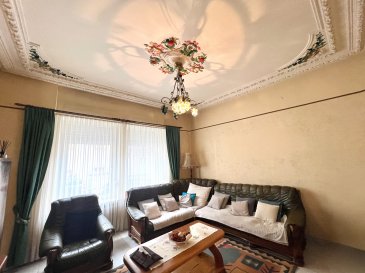 MANSO IMMO vous propose en exclusivité cette belle maison jumelée avec 5 chambres érigée sur une parcelle de 1a20ca. Dans un des quartiers des plus prisés de la capitale cette maison de village vous propose de grands espaces et surtout des hauteurs aux plafonds dépassant parfois 3 mètres idéalement pour une famille nombreuse ou un investissement locatif.

Sur 5 différents niveaux avec +- 170m2 habitables et 220m2 au total ayant encore 2 terrasses, elle se compose comme suit:

- Au rez-de-chaussée: (+-67m2 habitables)
Lors de l'entrée vous serez surpris par un long et vaste couloir qui dessert toutes les pièces à ce niveaux. Un somptueux salon avec 22m2 un plafond ayant 3,20m de hauteur et des motifs anciens partiellement colorés. Une vaste salle à manger donnant accès à la cuisine séparée et équipée. La cuisine est fonctionnelle et très pratique pour chaque amateur chef cuisinier. 
À ce niveau nous avons encore un WC séparé et une terrasse de 24m2

- Au premier étage: (+-55m2 habitables)
Avant d'arriver au premier étage vous disposez d'une salle de bains complète et récemment restaurée avec fenêtre.
Accessible par de belles escaliers nous accédons au hall de nuit qui permet d'accéder à toutes les pièces à ce niveau. Deux belles et lumineuses chambres nous sont proposées ainsi qu0un petit espace de rangement.
Une vaste chambre 19m2 avec accès à une terrasse 18m2, une autre chambre lumineuse 16m2, une salle de douche ayant une douche de pression, un wc, un urinoir homme, un bidet et un charmant long double lavabo. 

- Au deuxième étage: (+-48m2 habitables)
A ce niveau le hall / couloir de nuit nous donne accès aux trois chambres. 
Une des chambre communicante avec un grenier. Le grenier offre multiples options d'usage selon besoins.

- Au sous-sol:
Un grand nombre de pièces ayant une belle hauteur. Plusieurs caves avec un énorme potentiel d'usage. Un local technique, une buanderie, local stockage sont existants. 

PHOTOS BIENTÔT DISPONIBLES

Toutes les indications sont basées exclusivement sur les informations mises à notre disposition par nos clients. Nous n'assumons aucune garantie quant à l'exactitude et l'actualité de ces indications.

Les prix affichés s'entendent frais d'agence inclus de 3% + 17%TVA. Les honoraires d'agence sont à charge des vendeurs.

Pour plus d'informations, photos ou convenir d'un rendez-vous, vous pouvez nous contacter au :
352 24 51 33 79 info@mansoimmo.lu

MANSO IMMO bietet Ihnen exklusiv diese schöne Doppelhaushälfte mit 5 Schlafzimmern auf einem Grundstück von 1a20ca. In einer der beliebtesten Gegenden der Hauptstadt bietet Ihnen dieses Dorfhaus große Räume und vor allem Deckenhöhen, die manchmal 3 Meter überschreiten, ideal für eine große Familie oder eine Mietinvestition.

Auf 5 verschiedenen Ebenen mit +- 170m2 Wohnfläche und 220m2 Gesamtfläche mit 2 Terrassen, setzt es sich wie folgt zusammen:

- Im Erdgeschoss: (+-67m2 Wohnfläche).
Beim Betreten des Hauses werden Sie von einem langen und breiten Flur überrascht sein, der alle Räume auf dieser Ebene bedient. Ein prächtiges Wohnzimmer mit 22m2, einer 3,20m hohen Decke und alten, teilweise farbigen Motiven. Ein großes Esszimmer mit Zugang zu einer separaten, voll ausgestatteten Küche. Die Küche ist funktional und sehr praktisch für jeden Hobbykoch. 
Auf dieser Ebene haben wir noch eine separate Toilette und eine 24m2 große Terrasse.

- Im ersten Stock: (+-55m2 Wohnfläche)
Bevor Sie in den ersten Stock gelangen, haben Sie ein komplettes und neu renoviertes Badezimmer mit Fenster.
Über eine schöne Treppe gelangen Sie in die Nachthalle, die Zugang zu allen Räumen auf dieser Ebene bietet. Hier befinden sich zwei schöne und helle Schlafzimmer sowie ein kleiner Abstellraum.
Ein großes Schlafzimmer (19m2) mit Zugang zu einer Terrasse (18m2), ein weiteres helles Schlafzimmer (16m2), ein Duschbad mit Druckdusche, eine Toilette, ein Herrenurinal, ein Bidet und ein charmantes, langes Doppelwaschbecken. 

- Im zweiten Stock: (+-48m2 Wohnfläche).
Auf dieser Ebene führt der Flur zu den drei Schlafzimmern. 
Eines der Schlafzimmer ist mit dem Dachboden verbunden. Der Dachboden kann je nach Bedarf genutzt werden.

- Im Untergeschoss:
Eine große Anzahl von Räumen mit großer Höhe. Mehrere Keller mit einem enormen Nutzungspotenzial. Ein Technikraum, eine Waschküche und ein Lagerraum sind vorhanden. 

FOTOS IN KÜRZE VERFÜGBAR

Alle Angaben basieren ausschließlich auf Informationen, die uns von unseren Kunden zur Verfügung gestellt wurden. Wir übernehmen keine Gewähr für die Richtigkeit und Aktualität dieser Angaben.

Die angezeigten Preise verstehen sich inklusive Maklergebühren von 3% + 17%MwSt. Die Maklergebühren sind von den Verkäufern zu tragen.

Für weitere Informationen, Fotos oder um einen Termin zu vereinbaren, kontaktieren Sie uns bitte unter :
352 24 51 33 79 info@mansoimmo.lu

MANSO IMMO offers you this exclusive 5-bedroom semi-detached house on a 1a20ca plot. Located in one of the capital's most sought-after neighborhoods, this village house offers spacious accommodation and ceiling heights sometimes exceeding 3 meters, ideal for a large family or rental investment.

On 5 different levels with 170m2 of living space and 220m2 in total, plus 2 terraces, it is composed as follows:

- First floor: (+-67m2 living space)
As you enter, you'll be surprised by the long, wide corridor that leads to all the rooms on this level. A sumptuous living room with 22m2, a 3.20m-high ceiling and partially colored antique motifs. A vast dining room with access to the separate, fully-equipped kitchen. The kitchen is functional and very practical for any amateur chef. 
On this level we also have a separate toilet and a 24m2 terrace.

- Second floor: (+-55m2 living space)
Before you reach the second floor, there's a recently restored bathroom with window.
Beautiful staircases lead up to the night hall, which provides access to all the rooms on this level. Two lovely, bright bedrooms and a small storage area are on offer.
A vast 19m2 bedroom with access to an 18m2 terrace, another bright 16m2 bedroom, a shower room with a pressure shower, a toilet, a male urinal, a bidet and a charming long double sink. 

- Second floor: (+-48m2 living space)
On this level, the night hall / corridor gives access to the three bedrooms. 
One of the bedrooms communicates with an attic. The attic offers multiple options for use as required.

- Basement:
A large number of high-ceilinged rooms. Several cellars with enormous potential for use. A utility room, laundry room and storage room are also available. 

PHOTOS AVAILABLE SOON

All information is based exclusively on information provided by our customers. We accept no liability for the accuracy or up-to-dateness of these details.

Prices shown include 3% agency fee + 17% VAT. Agency fees are payable by the seller.

For further information, photos or to arrange an appointment, please contact us on :
352 24 51 33 79 info@mansoimmo.lu
