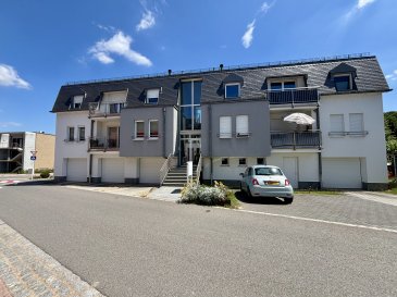 Le Bureau Immobilier Loewen-Kill présente à la location cet appartement sis au premier étage d'une résidence avec ascenseur, se composant comme suit:

Hall d'entrée  
WC séparé  
Cuisine équipée et aménagée ouverte  
Salon/Salle à manger avec accès à un balcon  
Première chambre  
Seconde chambre   
Salle de bains avec douche et baignoire  

L'appartement est complété par:  
Emplacement intérieur avec cave attenante  
Emplacement extérieur  
Buanderie commune  
Local poubelles commun  

Nous sommes à votre disposition pour tout renseignement complémentaire et un rendez-vous de visite:  
+352 691 93 22 02  
+352 27 56 28 92  
contact@loki.lu  

Les honoraires de négociation s'élèvent à un mois de loyer augmenté de la TVA en vigueur et sont partagés équitablement entre le propriétaire et le locataire.