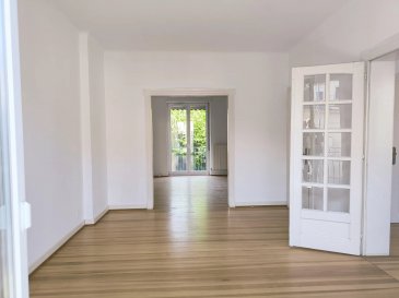 RARE - Duplex de caractère 140 m² – Quartier Victor Hugo – Thionville - 

Situé dans le très recherché quartier Victor Hugo à Thionville, au 1er étage d’une maison de seulement 2 appartements, découvrez ce superbe duplex de 140 m² offrant de beaux volumes .

Dès l’entrée, vous accédez à un palier desservant un triple séjour lumineux, avec grande hauteur sous plafond et plancher .
Une cuisine équipée ouverte sur l’espace de vie donne accès à un petit balcon idéalement exposé, parfait pour profiter des beaux jours.

À l’étage, l’espace nuit se compose de :
    3 grandes chambres
    1 salle de bain neuve avec baignoire
    WC indépendant

Chaque niveau dispose de son propre WC pour plus de confort.

En complément :
Grand grenier accessible directement depuis l’appartement
 Buanderie en sous-sol
 Cave
 Grand garage privatif

Appartement rare sur le secteur, idéal pour une famille recherchant espace et tranquillité dans un environnement résidentiel prisé.
Chauffage au gaz
DPE en D
Conditions de location

    Loyer : 1 445 € / mois
    Charges : 50 € / mois
    Honoraires d’agence : 1 000 €

Gare à 12 mn à pieds 
Proximité commerces , centre ville , école maternelle et primaire , Square René Schwartz , Bords de Moselle.. 

Disponible de suite
Bien rare, visites sur dossier uniquement

Annonce rédigée par Philippe HAUSHERR , agent commercial enregistré au RSAC THIONVILLE sous le numéro TI 332 168 434 ,détenteur de l'Attestation de Collaborateur de l'Agence CTN Immobilier. 7 place au bois 57000 THIONVILLE.
Carte professionnelle n° 5705 2018 000 025 433 Transactions sur immeubles et fonds de commerce délivrée par la CCI de la Moselle. Responsabilité civil professionnelle AXA Paris. Absence de garantie financière : non détention de fonds, effet ou valeur, autre que ceux représentatifs de sa rémunération ou de sa commission, à l'occasion des opérations spécifiées par l'article 1er (1°à 5°) de la Loi du 2 Janvier 1970