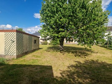 À vendre : un terrain à bâtir situé à Ham-sous-Varsberg, France, proposé par Wirrig Chaparoff Immobilier. C'est une opportunité idéale pour ceux qui cherchent à investir dans un terrain dans cette charmante ville.

Détails de la propriété:

Ce terrain de 3.6 ares offre une excellente opportunité qui permet de créer un espace de vie personnalisé. Sans engagement de contrat de construction, vous avez la liberté d'imaginer chaque détail de votre future habitation.
Installations à proximité:
Ham-sous-Varsberg, en Lorraine, offre un cadre de vie paisible avec une atmosphère conviviale typique des petites villes françaises. Vous y trouverez des écoles et des établissements d'éducation afin de garantir le bon parcours scolaire de vos enfants. Les commerces locaux et restaurants sauront satisfaire vos besoins quotidiens, tandis que les espaces verts et les parcs à proximité offrent des options de loisirs en plein air. Les installations de santé locales et les liaisons de transport rendent cette situation pratique pour les familles et les professionnels.

Ne manquez pas cette opportunité! Programmez une visite en nous contactant via le formulaire de contact ou par appel téléphonique.