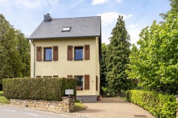 A vendre à Scheidgen (Scheedgen) - Commune de Consdorf - Coupe de Coeur

RE/MAX Real Estate Services, vous propose cet objet rare et exclusif à vendre dans la région de Mullertal dans la petite Suisse luxembourgeoise. Cette ancienne ferme des années 1920, qui a été continuellement rénovée et modernisée au fil des ans avec environ 285m2 et environ 170m2 habitables, allie le charme de l'ancien à toutes les commodités et le confort du moderne. La propriété est située dans un endroit calme sur un terrain arboré de 12,9 ares. Un potager, ainsi qu'une vue imprenable sur les champs adjacents et les forêts voisines complètent cette propriété en partie encore constructible. 
La propriété se compose comme suit: 
Au rez-de-chaussée: Entrée, toilettes invités, salon ouvert d'environ 30m2 avec poêle à bois, escalier en bois sur mesure au premier étage, une cuisine séparée moderne et entièrement équipée avec accès direct au jardin, ainsi qu'au garage avec buanderie attenante. 
Au premier étage: Escalier menant au hall de nuit, 2 grandes chambres de 16m2 et 13m2, une salle de bain moderne avec douche à l'italienne, baignoire et WC, véranda d'environ 10m2. 
Au deuxième étage: Espace ouvert d'environ 18m2 utilisé comme bureau à domicile et espace de loisirs. Une chambre supplémentaire serait possible sans trop d'efforts. Chambre de 15,90m2. 
Zone supplémentaire: Dans le prolongement de l'ancienne grange, il y a un garage pour 1 véhicule et la buanderie, qui est également accessible directement depuis la maison via la cuisine. Il y a une pièce supplémentaire extensible d'environ 45m2 au-dessus du garage qui est également directement accessible via la véranda. Il y a aussi la possibilité d'y installer un studio ou une chambre d'amis. 
Sous-sol, cave: Le sous-sol est accessible de l'extérieur par un escalier. Le système de chauffage et les réservoirs d'huile sont logés ici. 
Autres informations: Accès rapide à toutes les commodités des besoins quotidiens. Ecole primaire (150m de l'arrêt de bus). Les banques, la poste, la boulangerie, les restaurants, la pharmacie et les médecins sont à Echternach (6 min.5,5 km). Junglinster: (10 min / 12 km) 
Kirchberg: (17 min / 26 km) 
Luxembourg-Centre: (25 min / 27,4 km)  

La commission d'agence est incluse dans le prix de vente et supportée par le vendeur.

Contact : 
Richard Frings 
T: +352 621 763 232 
E: richard.frings@remax.lu
Ref agence :5096342