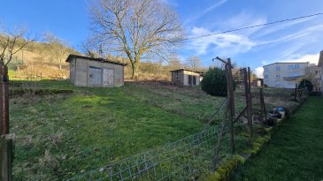 . VOLMERANGE-LES-MINES   Terrain 1 403 m2   Usage jardin / agrément
À vendre, parcelle cadastrée section 33 no284 d'une superficie de 1 403 m2, située à l'arrière d'un ensemble immobilier, dans un environnement calme et verdoyant
Terrain d'une surface de 1 403 m2 / Accès à proximité des habitations
Le terrain est classé en zone NJ1 du Plan Local d'Urbanisme.Terrain non constructible : Possibilités limitées à des usages d'agrément (jardin, espace vert, etc), Possibilité d'implanter certains aménagements légers dans les limites du règlement (abri de jardin, garage ? 20 m2, sous réserve d'autorisations
Idéal pour jardin, loisirs ou réserve foncière
 Le terrain est vendu en l'état. Toute utilisation devra respecter strictement le règlement d'urbanisme en vigueur.
Idéal particulier, riverain ou copropriété souhaitant disposer d'un espace extérieur complémentaire.