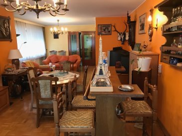 Grand Appartement idéalement situé à proximité des commerces, écoles, du centre,bel APPARTEMENT (2ch/1sdb) au 1 étage d'une résidence des années 70, avec cave inclus. 
Chauffage au gaz de 2018, châssis double vitrage, belle orientation. A deux pas des transports en communs (gare et bus), des commerces et du centre-ville de Esch sur Alzette.

- Hall d'entrée 
- Cuisine semi- équipée 
- Grand Salon - Living 
- 2 chambres à coucher 
- Salle de bains
- WC séparé

- Cave (4°)


Les surfaces et les superficies affichées sont indicatives.

Nous vous invitons à nous rendre visite ou contacter l'un de nos commerciaux pour plus d'informations.

Mr. Marc Risch 621210333

Mr. Jemp Moura 621216646



Rejoignez-nous sur Facebook : Newjomar Belval