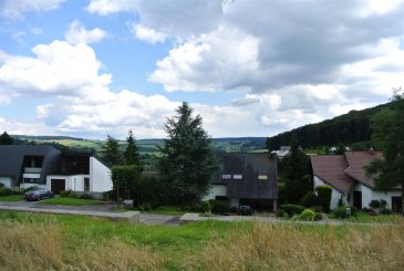 Terrain sans contrat de construction pour une maison libre des quatre côtés à Echternach

Contenance: 10,04 ares, façade sur rue: 19,50 m

Ce terrain permet la construction d'une maison libre des 4 côtés et dispose d'une belle vue imprenable et panoramique sur Echternach et le lac.
Possibilités d’acquérir les prairies à l’arrière de la parcelle.

Le terrain se situe dans le Rue des  Vergers, in der Krunn, à Echternach.

Pour tous renseignements supplémentaires ou pour convenir un rendez-vous pour une visite, veuillez nous contacter par téléphone au (+352) 691 400 705 ou par mail : info@17b.lu
