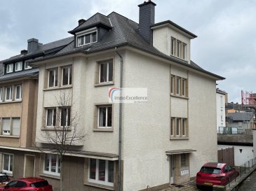 IMMO EXCELLENCE vous présente en exclusivité cette somptueuse maison de 297 m² habitables (±380 m² utiles), bâtie sur un terrain de 2,95 ares. 

Cette propriété rare combine grandeur, flexibilité et confort, idéale pour une famille souhaitant des espaces généreux, une habitation multigénérationnelle ou un projet d'investissement à fort potentiel.

Chaque niveau de la maison a été pensé pour offrir confort, luminosité et fluidité, avec des pièces modulables et de vastes espaces de vie qui invitent à profiter pleinement de chaque instant.

Dès l'entrée, un hall de 4,25 m² accueille chaleureusement vos visiteurs, tandis qu'un deuxième hall de 7,06 m² distribue avec élégance les espaces de vie.

La cuisine équipée de 12,81 m² s'ouvre directement sur une terrasse de 56,08 m², offrant un espace parfait pour vos repas en extérieur et moments conviviaux en famille ou entre amis.

Le double séjour de 29,89 m², lumineux et spacieux, devient le véritable centre de la maison, propice  aux instants de détente.

Ce niveau comprend également une chambre de 16,66 m², une salle de douche de 4,32 m², et un W.C. séparé de 2,59 m², alliant fonctionnalité et confort au quotidien.

Le tour d'escalier de 5,04 m² relie le rez-de-chaussée au premier étage.

Le premier étage est pensé comme un véritable espace privé pour la famille.

Le palier de 3,26 m² et le hall de 7,11 m² distribuent quatre chambres confortables : Chambre 1 : 17,42 m², spacieuse et lumineuse, chambre 2 / bureau : 13,41 m², modulable selon vos besoins, bureau ou chambre, chambre 3 : 12,80 m² avec balcon de 3,49 m², chambre lumineuse avec espace extérieur privé pour se détendre, chambre 4 : 15,71 m², confortable et accueillante, idéale pour enfants ou invités, une salle de bains de 4,30 m² et un W.C. séparé de 2,60 m² complètent cet étage. 

Le tour d'escalier de 7,82 m² vers le deuxième étage.

Le deuxième étage offre la possibilité de créer une seconde unité indépendante ou un espace réservé aux adolescents.

Il se compose comme suit :  Un hall : 7,15 m², lumineux et central. Une cuisine équipée : 12,37 m², avec accès à un balcon de 3,49 m², un double séjour : 30,97 m², lumineux et spacieux, idéal pour un espace de vie indépendant, une chambre à coucher : 17,85 m², modulable selon vos besoins, une salle de bains : 4,32 m² et un W.C. séparé : 2,64 m².

Le tour d'escalier de 7,85 m² relie harmonieusement cet étage au troisième étage.

Le troisième étage se distingue par son atmosphère intime et modulable : Un hall : 7,16 m², un séjour : 12,13 m², convivial et lumineux, une cuisine ouverte : 1,92 m², une chambre à coucher : 18,70 m², spacieuse et lumineuse, une salle de bains : 4,30 m² et un W.C. séparé : 2,66 m².

Cet étage constitue un espace parfait pour accueillir des invités, créer un studio ou une suite indépendante.

Le sous-sol complet cette belle offre : Un hall : 10,74 m² et tour d'escalier : 5,10 m², plusieurs caves de 1 à 4 (5,23 m², 7,84 m², 5,97 m² , 3,50 m² ), la  chaufferie : 17,40 m², un atelier : 11,07 m², ainsi que la buanderie : 6,80 m², avec accès direct à la terrasse.

Cet espace polyvalent peut accueillir stockage, bricolage ou activités diverses, offrant une grande praticité au quotidien.

La maison dispos encore d'un garage fermé : 25,57 m², de trois emplacements extérieurs : 59,06 m², ainsi que d'une terrasse : 56,08 m².

Les extérieurs offrent un cadre de vie agréable et spacieux, parfait pour profiter de moments de détente ou organiser des réceptions.

Autres conforts et équipements de la maison : Chaudière VIESSMANN (2010), Système anticalcaire GRÜNBECK, 
Triple et double vitrage au RDC, dalles en béton, fibre optique installée, installation électrique 1997, sols partiellement en parquet.

Situation privilégiée, à proximité de toutes commodités : commerces, écoles et transports.

Cette maison allie volumes exceptionnels, luminosité, confort moderne et flexibilité d'aménagement. Elle représente une opportunité rare sur le marché, prête à accueillir une grande famille ou à se transformer en un investissement locatif hautement rentable.


IMMO EXCELLENCE präsentiert Ihnen exklusiv dieses prächtige Haus mit 297 m² Wohnfläche (±380 m² Nutzfläche), erbaut auf einem Grundstück von 2,95 Ar.

Diese seltene Immobilie vereint Großzügigkeit, Flexibilität und Komfort und ist ideal für eine Familie, die großzügige Räume wünscht, für ein Mehrgenerationenhaus oder ein Investitionsprojekt mit hohem Potenzial.

Jede Etage des Hauses wurde so konzipiert, dass sie Komfort, Helligkeit und fließende Raumübergänge bietet, mit flexibel nutzbaren Räumen und weitläufigen Wohnbereichen.

Schon beim Betreten empfängt Sie eine Eingangshalle von 4,25 m², die Ihre Besucher herzlich willkommen heißt, während ein zweiter Flur von 7,06 m² die Wohnbereiche elegant verbindet.
Die Einbauküche mit 12,81 m² öffnet sich direkt auf eine Terrasse von 56,08 m², ideal für Mahlzeiten im Freien und gesellige Momente mit Familie oder Freunden. Das Doppelliving von 29,89 m²,  ist hell und großzügig und lädt zum Entspannen ein. Dieses Niveau umfasst außerdem ein Schlafzimmer von 16,66 m², ein Duschbad von 4,32 m² und ein separates WC von 2,59 m², die Alltagstauglichkeit und Komfort vereinen.

Die Treppenanlage von 5,04 m² verbindet das Erdgeschoss harmonisch mit dem ersten Stock.

Der erste Stock ist beinhaltet : Einen Flur von 3,26 m² sowie einen zweiten Flur von 7,11 m², ein geräumiges und helles Zimmer : 17,42 m²,  ein zweites Zimmer oder Büro: 13,41 m², flexibel nutzbar als Büro oder Schlafzimmer, ein drittes Zimmer 12,80 m² mit Balkon 3,49 m², ein viertes Zimmer : 15,71 m²,  ein Badezimmer von 4,30 m² und ein separates WC von 2,60 m² vervollständigen diese Etage.

Die Treppenanlage von 7,82 m² führt zum zweiten Stock.

Diese Etage bietet die Möglichkeit, eine zweite unabhängige Einheit oder einen Bereich für Jugendliche zu schaffen.

Sie setzt sich wie folgt zusammen: Ein Flur : 7,15 m², eine Einbauküche: 12,37 m² mit Zugang zu einem Balkon von 3,49 m², ein Doppelliving: 30,97 m², hell und geräumig, ein Schlafzimmer: 17,85 m², ein Badezimmer: 4,32 m² und separates WC: 2,64 m².

Die Treppenanlage von 7,85 m² verbindet harmonisch diesen Stock mit dem dritten Stock.

Der dritte Stock besticht durch seine intime und modulare Atmosphäre: ein Flur : 7,16 m², ein Wohnzimmer: 12,13 m², eine offene Küche: 1,92 m², ein Schlafzimmer: 18,70 m², ein Badezimmer: 4,30 m² und separates WC: 2,66 m².

Der komplette Keller umfasst: Eine Treppenanlage: 5,10 m², einen Flur : 10,74 m², ein bis vier Keller  (5,23 m², 7,84 m², 5,97 m², 3,50 m²), ein Heizraum: 17,40 m², eine Werkstatt: 11,07 m², eine Waschküche: 6,80 m² mit direktem Zugang zur Terrasse

Dieser vielseitige Bereich bietet Platz für Lagerung, Handwerk oder sonstige Aktivitäten und sorgt für hohen Komfort im Alltag.

Das Haus verfügt ausserdem über eine geschlossene Garage: 25,57 m², drei Außenstellplätze: 59,06 m², sowie eine Terrasse: 56,08 m².

Die Außenbereiche bieten ein angenehmes, großzügiges Lebensumfeld, ideal, um die Sonne zu genießen oder Gäste zu empfangen.

Weitere Eigenschaften dieses Hause  : Heizung VIESSMANN (2010), ein Antikalksystem GRÜNBECK, Doppel- und Dreifachverglasung im Erdgeschoss, Betondecken, Glasfaseranschluss, Elektroinstallation 1997, sowie teilweise Parkettboden.

Bevorzugte Lage, in der Nähe aller Annehmlichkeiten: Geschäfte, Schulen und Verkehrsanbindungen.

Dieses Haus vereint außergewöhnliches Raumvolumen, Lichtdurchflutung, modernen Komfort und flexible Nutzungsmöglichkeiten.

Es stellt eine seltene Gelegenheit auf dem Markt dar, bereit, eine große Familie willkommen zu heißen oder als hochrentables Anlageobjekt genutzt zu werden.


IMMO EXCELLENCE exclusively presents this magnificent house with 297 m² of living space (±380 m² of usable space), built on a plot of 2.95 ares.

This rare property combines generosity, flexibility, and comfort and is ideal for a family seeking spacious rooms, a multi-generational home, or a high-potential investment project.

Each floor of the house has been designed to provide comfort, brightness, and smooth transitions between spaces, with flexible rooms and expansive living areas.

Upon entering, you are welcomed by an entrance hall of 4.25 m², which warmly greets your visitors, while a second hall of 7.06 m² elegantly connects the living areas.

The fitted kitchen of 12.81 m² opens directly onto a terrace of 56.08 m², perfect for outdoor meals and social moments with family or friends. The double living area of 29.89 m² is bright and spacious, inviting relaxation. This level also includes a bedroom of 16.66 m², a shower room of 4.32 m², and a separate WC of 2.59 m², combining everyday practicality with comfort.

The stairwell of 5.04 m² harmoniously connects the ground floor to the first floor.

The first floor includes: a hall of 3.26 m² and a second hall of 7.11 m², a spacious and bright room of 17.42 m², a second room or office of 13.41 m², flexible as an office or bedroom, a third room of 12.80 m² with a balcony of 3.49 m², a fourth room of 15.71 m², a bathroom of 4.30 m², and a separate WC of 2.60 m², completing this floor.

The stairwell of 7.82 m² leads to the second floor.

This floor offers the possibility to create a second independent unit or a space for teenagers.

It consists of: a hall of 7.15 m², a fitted kitchen of 12.37 m² with access to a balcony of 3.49 m², a double living area of 30.97 m², bright and spacious, a bedroom of 17.85 m², a bathroom of 4.32 m², and a separate WC of 2.64 m².

The stairwell of 7.85 m² connects this floor harmoniously to the third floor.

The third floor is distinguished by its intimate and versatile atmosphere: a hall of 7.16 m², a living room of 12.13 m², an open kitchen of 1.92 m², a bedroom of 18.70 m², a bathroom of 4.30 m², and a separate WC of 2.66 m².

The complete basement includes: a stairwell of 5.10 m², a hall of 10.74 m², cellars 1 to 4 (5.23 m², 7.84 m², 5.97 m², 3.50 m²), a boiler room of 17.40 m², a workshop of 11.07 m², and a laundry room of 6.80 m² with direct access to the terrace.

This versatile area provides space for storage, DIY projects, or other activities, offering great practicality in daily life.

The house also includes a closed garage of 25.57 m², three outdoor parking spaces of 59.06 m², and a terrace of 56.08 m².

The outdoor areas provide a pleasant, spacious living environment, perfect for enjoying the sun or hosting guests.

Other features of the house include: VIESSMANN boiler (2010), GRÜNBECK anti-limescale system, double and triple glazing on the ground floor, concrete slabs, fiber optic connection, electrical installation 1997, and partially parquet floors.

Preferred location, close to all amenities: shops, schools, and transport connections.

This house combines exceptional room volumes, natural light, modern comfort, and flexible use possibilities.

It represents a rare opportunity on the market, ready to welcome a large family or to be used as a highly profitable investment property.