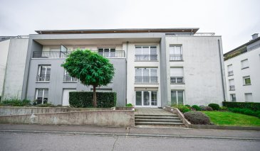 Appartement à Alzingen ? Exclusivité MANSO IMMO

MANSO IMMO vous propose en exclusivité ce bel appartement de 62 m² idéalement situé dans une rue calme d'Alzingen.
Situé dans une copropriété bien entretenue de 13 appartements, ce bien offre tout le confort nécessaire dans un environnement paisible et verdoyant, à proximité immédiate de toutes les commodités.

Description du bien

L'appartement se compose comme suit :

Hall d'entrée avec rangements,

Cuisine indépendante entièrement équipée,

Spacieux séjour lumineux,

Une chambre à coucher,

Salle de bains avec baignoire,

WC séparé,

Cave privative,

Emplacement de parking intérieur équipé d'une prise électrique.

Atouts supplémentaires

Façade de l'immeuble prochainement rénovée, les frais étant intégralement pris en charge par le propriétaire actuel,

Copropriété calme, propre et bien entretenue,

Idéal pour investissement locatif ou occupation personnelle,

???? Plus de photos disponibles sur notre site internet.

Toutes les informations sont basées sur les données communiquées par le propriétaire.
Nous déclinons toute responsabilité quant à leur exactitude ou leur actualité.

???? Prix affichés frais d'agence inclus (3% + 17% TVA), honoraires à charge du vendeur.

Pour plus d'informations ou pour planifier une visite :
???? +352 24 51 33 79
???? info@mansoimmo.lu