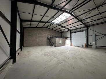 PLESNOIS Zone Artisanale
comprenant 1 bureau, wc, mezzanine surface 25 m² . 
Surface de la cellule 240 m² , 
alimentation électrique prévue pour 380 v 36 kva . 
isolations panneaux sandwichs ep 80 mm , une voute éclairante isolée surface 10 m² ,
5 places de parking extérieures 
profession liée à l'automobile non autorisée
Idéal Artisan
Loyer 1800€ HT / mois 3600€ de dépôt de garantie
contact 06  63  35  83  51