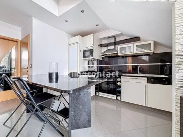 L’agence Immo-Contact vous propose à la vente ce charmant appartement d’environ 65 m² de surface habitable.

Grâce à son orientation, il bénéficie d’une très belle luminosité naturelle tout au long de la journée.

Il se compose comme suit :

– Vestiaire
– Salon accès balcon
– Cuisine équipée ouverte
– 2 chambres à coucher sont une avec armoire intégrée et balcon
– Salle de douche avec WC 

Une cave privative et un grenier complètent ce bien.

La résidence bénéficie d’une situation idéale : à 2 minutes à pied d’une crèche, à proximité immédiate des arrêts de bus, et proche de différents commerces et services. Un emplacement pratique qui facilite le quotidien.

Cet appartement constitue une excellente opportunité, que ce soit pour une première acquisition ou pour un investissement. 

Pour plus de renseignements ou pour organiser une visite, contactez-nous au +352 621 75 86 43 ou par email à anastasia.feron@immocontact.lu.

Visites possibles en semaine ainsi que le samedi.

 ---------- 
Immo-Contact is pleased to offer for sale this charming flat with approximately 65 m² of living space.

Thanks to its orientation, it enjoys excellent natural light throughout the day.

It comprises:

– Hallway
– Living room opening onto a balcony
– Open-plan fitted kitchen
– 2 bedrooms, one with a built-in wardrobe and a balcony
– Shower room with WC 

A private cellar and an attic complete this property.

The residence enjoys an ideal location: a 2-minute walk from a nursery, right next to bus stops, and close to various shops and amenities. A convenient location that makes everyday life easier.

This flat represents an excellent opportunity, whether as a first home or an investment. 

For further information or to arrange a viewing, please contact us on +352 621 75 86 43 or by email at anastasia.feron@immocontact.lu.

Viewings available during the week and on Saturdays.