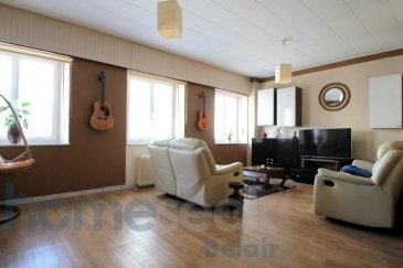 ENTIEREMENT RENOVEE et ENTRETENUE au fil des années, avec son APPARTEMENT indépendant, sa MAISONNETTE RENOVEE avec four à pizza de tradition, ses 4 à 5 chambres, ainsi que la ZONE PIETONNE, la GARE et toutes COMMODITES situés à 200m, cette maison de 180m2 vous est présentée en exclusivité par Homeseek Belair (+352 691 566 314) et se compose comme suit :

Au rez-de-chaussée :
•	La cuisine équipée, ouverte sur la salle-à-manger
•	Le grand séjour communiquant sur la salle-à-manger
•	Le hall d'entrée donnant accès à l'étage supérieur, à la salle de douche avec douche à l'italienne et à la cave

Au 1e étage :
•	Deux belles chambres dont une avec un dressing
•	Une plus petite chambre avec placard/dressing
•	La salle-de-bain avec cabine de douche doté de jets massant

Au 2e étage (appartement) :
•	Un spacieux séjour
•	Une cuisine équipée
•	Une chambre à coucher
•	Une salle de bain
•	Un placard/dressing
•	L'accès aux combles non-aménagés

Au rez-de-jardin :
•	La magnifique maisonnette réaménagée (anciennement abri de jardin) sur deux étages, doté d'un coin cuisine et d'un four à bois
•	La terrasse couverte donnant sur le jardin
•	Le jardin orienté sud

Le recouvrement des sols au RDV ainsi qu'au premier étage viennent d'être refait à neuf.

N'hésitez pas à nous contacter au +352 691 566 314 pour de plus amples renseignements.
Ref agence :4921151-HB-SMI