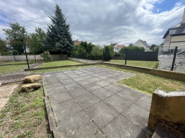 Thionville proche Saint Pierre Chanel
Dans petite copropriété de 2 appartements,syndic bénévole
Grand Appartement en RDC surélevé de 120m2 avec 220m2 de jardin privatif, au sous-sol grands garage et cave 
Dans les combles, 3 pièces de 2m30 de hauteur sous plafond pouvant être aménagées.
L'appartement comprends 3 chambres entre 12 et 16m2, une cuisine équipée à rénover, un séjour, un salon d'environ 30m2 donnant sur la véranda, une salle de bain à rafraichir et un WC séparé.
A l'extérieur, une terrasse et jardin privatif.
360.000 euros FAI
Contact R. RONCEN 06.95.65.86.64 ou contact@ctnimmo.com