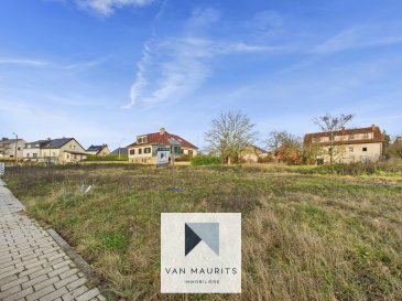 Ce terrain de 3 ares 67 centiares est situé rue 