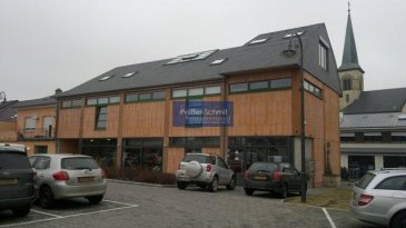 Au plein c½ur de Kehlen, un bureau de 35m2 climatisé, parlophone et boite aux lettres individuel.<br>Sis au premier étage.<br>Sur palier : Espace d\'attente, sanitaires.<br>Charges forfaitaire incluant aussi la consommation de l\'électricité privative.<br><br>A 10km de Luxembourg-Ville, et 5km de l\'autoroute A4<br><br>