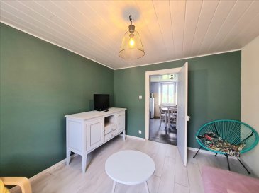En entrée individuelle, cet appartement meublé se compose : d'une entrée, d'une cuisine équipée, d'un WC, d'une salle d'eau, d'un salon et d'une chambre
Espaces verts, terrasse, box de rangement et place de parking.
Environnement calme.
Chauffage au bois (cuisinière et poêle) et électrique.