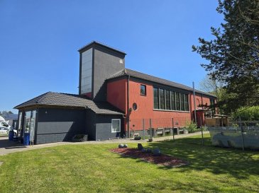 Gewerbeimmobilie mit hervorragender Nutzungsmöglichkeit! Firmensitz der Superlative!

Ehemalige Kirche sucht kreative Geschäftsidee!

?Machen Sie Ihr Geschäft? an einem ganz besonderen Ort.

In diesem Fall könnten sich Ihre neuen und zukünftigen Geschäftsräume in der ehemaligen Kirche auf dem Flugplatzgelände in Bitburg befinden.

Nach dem Abzug der amerikanischen Truppen wurde im Rahmen einer Konversation das Flugplatzgelände in eine Gewerbe-, Dienstleistungs- und Freizeitzentrum umgewandelt. Zwischenzeitlich haben sich schon mehr als 160 Unternehmen aus den verschiedensten Branchen hier angesiedelt.

Im Jahr ca. 1952 wurde die Flugplatzkirche ?main base chapel? erbaut und ca. 1988 großzügig renoviert. Im Zuge der Renovierungsmaßnahmen wurde das vorhandene Flachdach durch ein Satteldach ersetzt. 
Das Gebäude wurde sehr viele Jahre als Diskothek genutzt. Im Jahr 2021 wurde der gesamte Gebäudekomplex im Zuge einer Nutzungsänderung von einer Diskothek zu einem Büromöbelhaus mit Ausstellung umgebaut. Im Untergeschoss befindet sich eine sehr hübsche ca. 124 m² große Wohnung die vom Eigentümer oder Hausmeister bewohnt werden kann.

Das Grundstück verfügt über eine Größe von 4.328 m². 

Aufteilung der Flächen:
Dienstleistung und Handel: 1.492 m² - Grünanlage: 2.836 m²

Die Ausstellungshalle verfügt mit Empore (174 m²) und Nutzfläche (45 m²) über eine Gesamtgröße von 532 m²
Im Ausstellungsraum befinden sich mehrere abgetrennte Büroräume, Empfang, Kaffee- und Teeküche, Toilette und Lagerräume.

Die Wohnung im Untergeschoss (ca. 124 m²) verfügt über eine Diele, zwei Schlafzimmer, Wohn- und Esszimmer, Küche mit integrierter Einbauküche, Abstellraum und ein Badezimmer mit Dusche.

Beheizt wird das Gebäude über eine Öl-Zentralheizung.

Gerne beraten wir Sie in einem persönlichen Gespräch. 

Anfragen vorzugsweise per E-Mail mit Angabe von Namen, Anschrift und Telefonnummer.
E-Mail: pick@pick-immobilien.de

Mit einem Klick - bei Immobilien Pick.
www.pick-immobilien.de

Wir freuen uns auf Sie!

Hinweis:
Wir weisen höflich darauf hin, dass alle Angaben zur Größe, Ausführung und Beschaffenheit des Gebäudes und des Grundstücks auf den uns übermittelten Daten beruhen und nicht durch uns geprüft wurden. 
Bei Reservierung der Immobilie benötigen wir für den Verkäufer eine schriftliche Finanzierungsbestätigung Ihrer Bank.  

Gerne erstellen wir Ihnen auch über unsere Finanzpartner ein maßgeschneidertes Finanzierungsangebot. Alle Objektunterlagen können gerne von Ihrer Bank bei uns angefordert werden.


Pick-Immobilien in Bitburg.

Ihr Immobilien-Partner im Bereich Bitburg-Eifel-Trier-Mosel und natürlich Luxemburg.

Persönliche Beratung und Betreuung vom ersten Gespräch bis zum Notar.

Gerne erstellen wir Ihnen unverbindlich ein auf Sie zu geschnittenes Finanzierungsangebot.

Besuchen Sie uns auch im Internet.
www.pick-Immobilien.de

Wir freuen uns auf Sie!Lage:
54634 Bitburg

Kreisstadt des Eifelkreises Bitburg-Prüm in Rheinland-Pfalz.
Verbandsgemeinde Bitburger Land.

Entfernung in die Nachbarländer:

Luxemburg - Echternach ca. 20 Km
Luxemburg - Stadt ca. 68 Km
Belgien St. Vith ca. 54 Km
Niederland Maastricht ca. 146 Km
Metz Frankreich ca. 118 Km

Entfernung innerhalb der Umgebung und Deutschland:

Prüm ca. 34 Km
Wittlich ca. 37 Km
Daun ca. 43 Km
Gerolstein ca. 39 Km
Trier ca. 31 Km
Köln ca. 141 Km
Bonn ca. 145 Km
Frankfurt am Main ca. 198 Km

Die Angabe der Kilometer variiert ja nach Auswahl der Route.