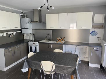Bel appartement F3 - 1er étage .  Appartement situé rue Jean Bouin 54530 PAGNY SUR MOSELLE - 1er étage comprenant : 
 - Hall d'entrée avec placards, cuisine aménagée, pièce de vie accés balcon, 2 chambres, Salle de bain, WC, cave, place de parking; 
 - Chauffage individuel Gaz - 64,26m2. 
 Libre à la location 
  
 Les informations sur les risques auxquels ce bien est exposé sont disponibles sur le site Géorisques : www.georisques.gouv.fr  