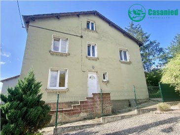 Maison Vaudreching 6 pièce(s). Maison individuelle de type F6 se composant d'un double séjour, d'une cuisine individuelle avec accès terrasse, d'une salle d'eau avec WC, d'une salle de bain, d'un WC individuel, de 4 chambres dont 1 au Rez-de-chaussée, d'un sous-sol avec cave et garage et un jardin.