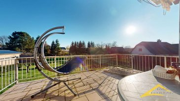 L'agence IMMOLORENA de Pétange a choisi pour vous cette  maison individuelle d'environ 130m2 habitables, située à Sanem. La maison a été construite sur un magnifique terrain de 15,36 ares des 1973 à proximité de toutes commodités, commerces et transports en commun.

Rez-de-chaussée :

Hall d’entrée de 7 m2
Cave aménagée en chambre de 11,72 m2
Chambre/autre de 21,50 m2
Garage et local technique faisant 43,04 m2

1er étage :

Hall de 7 m2
Une cuisine équipée de 10,47 m2
Double living de 36,60 m2
Un WC séparé de 1,83 m2
Cellier faisant 1,69 m2
Un hall de nuit de 0,55 m2
Chambre de 10,88 m2
Deuxième chambre de 14,81 m2
Une salle de bain de 3,85 m2 équipée d’une douche

2ème étage (Grenier) 

Un grenier pas aménagé faisant 106 m2 au sol


Ne manquez pas cette opportunité unique d'acquérir une maison spacieuse et fonctionnelle, où chaque membre de la famille trouvera son espace !

Pour plus d’informations ou pour planifier une visite, n’hésitez pas à contacter :
Joanna RICKAL : 621 36 56 40
Vitor Pires : 691 761 110

L’agence ImmoLorena est à votre disposition pour toutes vos recherches et vos transactions de locations et ventes au Luxembourg, en France et en Belgique.