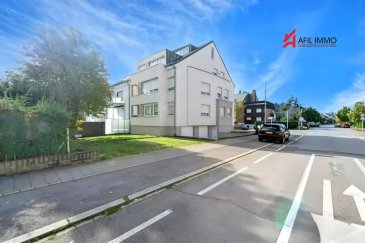 AFIL IMMO a sélectionné pour vous ce magnifique duplex idéalement situé dans le prestigieux quartier de Lallange.

Situé dans une rue sans issue, au dernier étage d'une petite copropriété, laissez-vous séduire par ce superbe et lumineux duplex qui se compose d'un hall d'entrée muni d'un WC séparé, d'une cuisine équipée indépendante et d'un grand salon ouvert sur la salle à manger, le tout avec accès au balcon.

L'étage vous propose deux chambres et une salle de bain moderne.

Pour votre confort, une cave, un emplacement extérieur ainsi qu'un garage (location permanente) sont inclus.

À visiter absolument.

AFIL IMMO vous accompagne à chaque étape de votre projet immobilier : estimation, vente, location et recherche de financement, avec professionnalisme et engagement.

Votre satisfaction reste au coeur de nos priorités.

Prix affiché incluant 3 % de frais d'agence + TVA.
