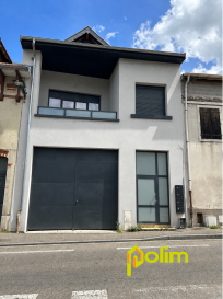 Très beau dépôt à louer .  Dépôt d'environ 150 m2 avec dépendance et jardin arrière offrant de beaux volumes et une belle hauteur sous plafond
 Libre à la location 
 Les informations sur les risques auxquels ce bien est exposé sont disponibles sur le site Géorisques : www.georisques.gouv.f
