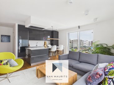 Situé à Belval, dans la commune d'Esch-sur-Alzette, cet appartement construit en 2017 développe une surface habitable d'environ 84 m². En excellent état, il séduit par ses prestations contemporaines, sa luminosité, ses matériaux de qualité et sa situation privilégiée à proximité immédiate de toutes les commodités, de l'Université du Luxembourg et de la gare. Toutes les pièces bénéficient de placards intégrés sur mesure.

Il se présente comme suit :

Au quatrième étage, l'appartement s'ouvre sur un hall d'entrée de ± 8 m² desservant un espace de vie d'environ 35 m² composé d'un séjour lumineux et d'une cuisine ouverte. Deux belles chambres de ± 15 et 16 m² ainsi qu'une salle de douche de ± 6 m² et un wc séparé de ± 2 m².

Au sous-sol, une cave privative de ± 4 m² (n°41), d'un emplacement de parking intérieur de ± 16 m² (n°116) ainsi que d'un local vélos commun.

Prestations et équipements :

- Appartement récent en parfait état, prestations haut de gamme.
- Sol en parquet massif
- Fenêtres triple vitrage, châssis bois-aluminium.
- Volets électriques.
- Ascenseur, fibre optique
- Chauffage collectif au gaz.
- Vue dégagée.
- Passeport énergétique AAA.

La résidence bénéficie d'un emplacement exceptionnel au cœur de Belval, à proximité du centre commercial, de la gare et de l'Université du Luxembourg ainsi que toutes autres commoditées.

Agent responsable : Jimmy de Brabant  
Tél. : +352 661 167 494  
E-mail : jimmy@vanmaurits.lu