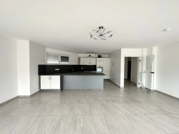 AXHOME IMMO vous propose ce bel appartement avec 2 chambres à coucher d'environ 90 m² habitables situé à ECHTERNACH.

Proche de toutes les commodités et idéal pour un premier achat.

L'appartement est situé au 1er étage et se compose comme suit :

- Hall d'entrée
- Séjour-cuisine et salle à manger
- Cuisine équipée de qualité ouverte
- Salle de bain avec baignoire, douche, et WC
- 2 chambres
- 1 toilette séparée
- 1 balcon
- 1 emplacement de parking intérieur
- Cave
- Buanderie 

Les atouts :
- Construction récente de 2013
- Pas de frais à prévoir
- Triple vitrage PVC
- Grand séjour 
- Classe énergétique DD
- Disponible immédiatement

Pour plus d'informations, n'hésitez pas à nous contacter :
- par téléphone : +352 691911993 ROBERTO Alex
- par email : info@axhome.lu

Nous restons également à votre entière disposition si vous désirez vendre ou louer votre bien. Nous prenons en charge toutes les démarches administratives liées au bien immobilier.

Nous sommes également à votre disposition pour des estimations gratuites.

 ---------- 
AXHOME IMMO bietet Ihnen diese schöne Wohnung mit 2 Schlafzimmern von ca. 90 m² Wohnfläche in ECHTERNACH an.

Nahe aller Annehmlichkeiten und ideal für einen Erstkauf.

Die Wohnung befindet sich im 1. Stock und setzt sich wie folgt zusammen:

- Eingangshalle
- Wohn- und Esszimmer mit Küche
- Offene, hochwertige Einbauküche
- Badezimmer mit Badewanne, Dusche und WC
- 2 Schlafzimmer
- 1 separate Toilette
- 1 Balkon
- 1 Parkplatz im Haus
- Keller
- Waschküche

Vorteile:
- Neubau aus dem Jahr 2013
- Keine Kosten zu erwarten
- Dreifach verglaste PVC-Fenster
- Großes Wohnzimmer
- Energieeffizienzklasse DD
- Sofort verfügbar

Für weitere Informationen können Sie uns gerne kontaktieren:
- per Telefon: +352 691911993 ROBERTO Alex
- per E-Mail: info@axhome.lu

Wir stehen Ihnen auch gerne zur Verfügung, wenn Sie Ihre Immobilie verkaufen oder vermieten möchten. Wir kümmern uns um alle administrativen Schritte, die mit der Immobilie verbunden sind.

Wir stehen Ihnen auch für kostenlose Schätzungen zur Verfügung.

 ---------- 
AXHOME IMMO offers this beautiful 2-bedroom apartment with approx. 90 m² of living space in ECHTERNACH.

Close to all amenities and ideal for a first purchase.

The apartment is located on the 1st floor and is composed as follows:

- Entrance hall
- Kitchen-living room and dining room
- High-quality, open-plan kitchen
- Bathroom with bath, shower and WC
- 2 bedrooms
- 1 separate toilet
- 1 balcony
- 1 indoor parking space
- Cellar
- Laundry room

Assets:
- Newly built in 2013
- No extra costs
- Triple PVC glazing
- Large living room
- Energy class DD
- Immediately available

For further information, please do not hesitate to contact us:
- by phone : +352 691911993 ROBERTO Alex
- by email : info@axhome.lu

We are also at your disposal should you wish to sell or rent your property. We can take care of all the administrative formalities associated with your property.

We are also at your disposal for free estimates.

 ---------- 
AXHOME IMMO bitt Iech dëst schéint Appartement mat 2 Schlofkummeren vun ongeféier 90 m² Wunnfläch zu ECHTERNACH.

Zoumaache vun all equipéiert an ideal fir en éischte Kaf.

D'Appartement ass um 1. Stack an ass wéi follegt zesummegesat:

- Aganksberäich
- Wunnzëmmer-Kichen an Iesszëmmer
- Open Qualitéit equipéiert Kichen
- Buedzëmmer mat Bad, Dusch, an WC
- 2 Schlofkummeren
- 1 separat Toilette
- 1 Balkon
- 1 Indoor Parkplaz
- Keller
- Wäschzëmmer 

D'Virdeeler:
- Rezent Bau vun 2013
- Keng Käschten ze erwaarden
- PVC Triple Verglasung
- Grouss Wunnzëmmer 
- Energieklasse DD
- Direkt verfügbar

Fir méi Informatiounen, zéckt net eis ze kontaktéieren:
- iwwer Telefon: +352 691911993 ROBERTO Alex
- per E-Mail: info@axhome.lu

Mir bleiwen och zur ganzer Verfügung wann Dir Är Immobilie wëllt verkafen oder lounen. Mir këmmeren eis ëm all administrativ Prozeduren am Zesummenhang mat der Immobilie.

Mir sinn och zur Verfügung fir gratis Schätzungen.