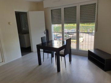 Studio meublé avec grand dressing dans pièce à vivre, canapé lit, table extensible avec 2 chaises, meuble TV, cuisine équipée (frigo, plaque..) et salle de douche avec wc et lavabo.

L'appartement dispose d'une place de parking et est situé dans une résidence sécurisée porte blindée avec badge pour rentrer dans le bâtiment et bip pour rentrer avec sa voiture sur le parking.

Proche de toutes commodités. 

LOYER 430E/MOIS   CHARGES 100E/MOIS = 530E/MOIS

Disponible au 1er Septembre

Situé 24 rue de la libération à Thionville 

CDI OBLIGATOIRE , REVENU SUPÉRIEUR À 1200E/MOIS , POSSIBILITÉ PAIEMENT 1 AN D'UN COUP SI PAS DE TRAVAIL DANS L'IMMÉDIAT. 

Contacté David Kempf au 00 352 621 631 841 ou par mail David.kempf16@gmail.com

Ref agence :DK 135