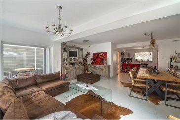 Veuillez contacter Felice Capraro pour de plus amples informations :
- T : +352 621 251 398
- E : felice.capraro@remax.lu

REMAX, Spécialiste de l'immobilier à Luxembourg, vous présente une maison de 3 chambres, d'une surface de 170 m² sur un terrain de 5.52 ares, en vente, située à Tétange-Kayl dans une rue calme. Elle se compose comme suit :

Rez-de-chaussée : Hall d'entrée, Séjour spacieux lumineux avec baies vitrées donnant un accès à une grande terrasse, une cuisine équipée avec frigo américain, machine à glaçon, WC séparé, chauffage au sol.

1er étage : Une suite parentale de 25 m² avec dressing et accès à une deuxième terrasse exposée sud, salle de bains de 16 m² avec douche italienne et fonction cascade, grande baignoire.

2? étage : 2 chambres à coucher, suivies d'un bureau et du local technique de la maison.

Extérieur : Jardin arboré et complètement clos avec plusieurs oliviers, figuiers et donnant accès directement à la forêt, jacuzzi 4 places, deux terrasses, grill mural.

Triple vitrage, chauffage au sol au rez-de-chaussée, cuve d'eau de 10.000 litres qui alimente les WC et jardin, façade isolante, ventilation contrôlée, pluggit wifi, volet électrique, filtre à eau potable.

Visite virtuelle : https://premium.giraffe360.com/remax-select/c7a14b4d4ff648148602911f7dc77ee3/

À visiter sans tarder !

Frais d’agence RE/MAX : 3 % du prix de vente + TVA à charge de la partie venderesse