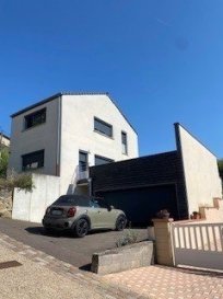 Au calme d'une impasse et à quelques minutes de la gare, très belle maison contemporaine de 149m² , cuisine équipée ouverte sur l'espace vie avec accès à une spacieuse terrasse, orientée plein sud, jardin , 2 salles d'eau , 2 wc séparés, 4 chambres dont 1 munie d'une terrasse privative , nombreux rangements sur mesure , garage 2 véhicules , caves , buanderie , chauffage au sol électrique, adoucisseur d'eau  . 

Honoraires à la charge du vendeur

Les informations sur les risques auxquels ce bien est exposé sont disponibles sur le site Géorisques : www.georisques.gouv.fr
