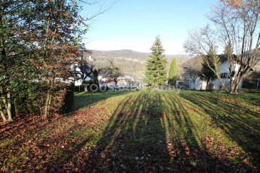 Terrain-à-bâtir SANS contrat de construction pour maison unifamiliale avec vue imprenable sur la vallée et le Château de Colmar-Berg. 