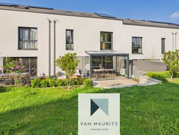 Discover this beautiful contemporary house located in Tuntange, built in 2019 and offering a living area of +- 225 m² on a plot of 3.66 ares. In excellent condition, this property is appealing due to its generous volumes and pleasant garden.

On the ground floor, the entrance hall of 6 m² leads to a spacious living room of 37 m² with a dining area, bathed in light and extended by a 13 m² veranda as well as a 50 m² terrace giving access to the garden. The equipped open kitchen of 12 m² features a central island. There is a storage space of 2 m² under the stairs, a separate WC of 2 m², a boiler room of 5 m² (heat pump), and a garage of 20 m².

On the 1st floor: the landing leads to the master suite of 18 m² with its dressing room of 7 m² and its bathroom of 10 m². 2 large bedrooms of 18 and 14 m² with a shower room of 7 m² and a laundry room of 5 m².

On the 2nd floor: a spacious office of 27 m², a bedroom of 14 m², a dressing room of 9 m² that can serve as a guest room, a landing of 7 m², a storage space of 8 m² with VMC, as well as a shower room of 7 m².

Finishes and Equipment:

- Recent construction from 2019
- Excellent overall condition
- Equipped kitchen with central island
- Heat pump
- PVC frames with triple glazing and electric shutters
- Garage for one car
- Two outdoor parking spaces.

Located in the village of Tuntange, this property benefits from a calm and pleasant environment while remaining close to amenities and major thoroughfares.

Agent responsible: Jimmy de Brabant
Tel.: +352 661 167 494
Email: jimmy@vanmaurits.lu

---

Découvrez cette belle maison contemporaine située à Tuntange, construite en 2021 et offrant une surface habitable de +- 225 m² sur un terrain de 3,66 ares. En excellent état, cette propriété séduit par ses volumes généreux et son agréable jardin.

Au rez-de-chaussée, le hall d'entrée de 6 m² mène à un spacieux séjour de 37 m² avec salle à manger, baigné de lumière et prolongé par une véranda de 13 m² ainsi qu'une terrasse de 50 m² donnant accès au jardin. La cuisine équipée ouverte de 12 m² avec îlot central. Un espace rangement de 2 m² sous l'escalier, un WC séparé de 2 m², une chaufferie de 5 m² (pompe à chaleur) et un garage de 20 m².

Au 1er étage : le palier mène vers la suite parentale de 18 m² avec son dressing de 7 m² et sa salle de bain de 10 m². 2 grandes chambres de 18 et 14 m² avec une salle de douche de 7 m² et une buanderie de 5 m².

Au 2ème étage : un vaste bureau de 27 m², une chambre de 14 m², un dressing de 9 m² pouvant servir de chambre d'appoint, un palier de 7 m², un espace rangement de 8 m² avec VMC ainsi qu'une salle de douche de 7 m².

Finitions et équipements :

- Construction récente de 2019
- Excellent état général
- Cuisine équipée avec îlot central
- Pompe à chaleur
- Châssis PVC avec triple vitrage et volets électriques
- Garage pour une voiture
- Deux emplacements de parking extérieurs.

Située dans le village de Tuntange, cette propriété bénéficie d'un environnement calme et agréable tout en restant proche des commodités et des principaux axes de circulation.

Agent responsable : Jimmy de Brabant
Tél. : +352 661 167 494
E-mail : jimmy@vanmaurits.lu