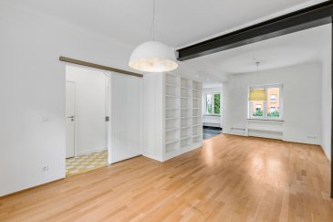 CAPITIS vous présente cette charmante maison mitoyenne entièrement rénovée, idéalement située dans une rue calme et résidentielle de Bettembourg, à seulement 5 minutes à pied de la gare. Un emplacement recherché, alliant tranquillité et excellente accessibilité.

Description du bien

Sous-sol:
- Une buanderie
- Un atelier de bricolage
- Une cave
- Un accès direct au jardin

Rez-de-chaussée:
- Un spacieux salon/salle à manger baigné de lumière
- Une cuisine entièrement équipée
- Un WC séparé
- Un hall d’entrée accueillant

1er étage:
- Deux chambres
- Une salle de douche

2áµ‰ étage:
- Deux chambres supplémentaires, dont une en duplex sur deux niveaux
- Une salle de douche
- Un WC séparé

Grâce à ses grandes baies vitrées, la maison bénéficie d’une luminosité exceptionnelle tout au long de la journée.
Une agréable terrasse ainsi qu’un jardin privatif viennent parfaire ce bien, offrant un cadre de vie convivial.

Contactez-nous dès maintenant pour plus d’informations ou pour organiser une visite :
+352 27 40 30 30 | info@capitis.lu