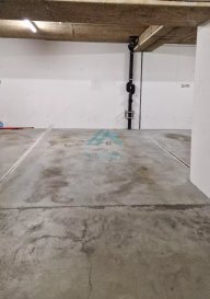 BELARDIMMO vous propose à la location, un grand emplacement à à Kirchberg. L'emplacement se trouve à l'étage -1 dans une belle résidence située au Boulevard.Prince Félix.

L'emplacement est disponible à partir du 8 juin 2023.

Il y a un dépôt de garantie de 1 mois. 

Pour plus d'informations veuillez contacter Madame Pizzi au +352 661 123 002.