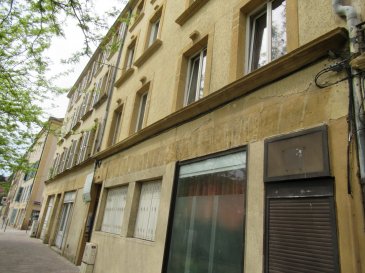 26, rue de la Basse Seille à Metz, 
A proximité du Conservatoire de Musique et du Jardin des Tanneurs à Metz, au 2ième étage d'un immeuble bien tenu, beau studio meublé entièrement rénové. Il se compose d'une pièce principale, d'une kitchenette équipée, une salle d'eau et un wc séparé. 
Chauffage individuel électrique. Libre au 15/09.