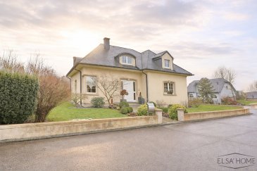 MONDERCANGE

Coup de coeur assuré

Idéalement située dans une petite rue résidentielle, cette magnifique maison offre toutes les caractéristiques recherchées pour une vie de paix et de confort.

Dès l'entrée, le vaste hall procure une sensation de bien-être grâce à son espace généreux. Il dessert le rez-de-chaussée, composé d'un grand espace living-salle à manger qui s'ouvre sur une grande terrasse et un jardin fleuri, particulièrement agréable au printemps.

Munie d'une élégante cheminée fermée, cet espace de vie invite à profiter du crépitement du bois dans un cadre chaleureux. La mezzanine située à l'étage, dominant le séjour, ajoute un charme supplémentaire. Grâce à ses grandes baies vitrées et ses fenêtres de toit, la luminosité naturelle inonde la pièce, créant une ambiance lumineuse et accueillante.

La cuisine séparée, moderne et entièrement équipée, située à l'arrière de la maison, bénéficie également d'un apport de lumière naturelle grâce à ses grandes portes vitrées qui s'ouvrent sur la terrasse et le jardin.

Le rez-de-chaussée comprend également une grande chambre donnant sur la terrasse arrière, ainsi qu'une salle de douche équipée de doubles éviers et d'un WC.

À l'étage, dédié au repos, un grand hall d'entrée distribue trois chambres spacieuses et une salle d'eau élégante, équipée d'une baignoire d'angle en mosaïque et de deux grands éviers carrés avec meubles intégrés. La mezzanine surplombant le séjour offre un espace supplémentaire pour la détente ou le travail.

Le sous-sol abrite les espaces techniques, tels que la chaufferie, les caves, la buanderie, un local de travail, ainsi qu'un grand garage pouvant accueillir deux voitures côte à côte.

Érigée sur un terrain de 655 m², cette maison bénéficie d'un jardin arboré, planté de nombreux fruits, soigneusement entretenu et fleuri chaque printemps pour un cadre harmonieux et apaisant.

Pour toute question ou demande d'informations, n'hésitez pas à nous contacter, nous serons toujours à votre service.

Agence ELSA'HOME, à votre écoute pour la concrétisation de vos projets en toute confiance.

---------------------------------------------------------------------

MONDERCANGE

A Sure-Winner

Ideally located on a quiet residential street, this beautiful house offers all the features you seek for a peaceful and comfortable life.

From the entrance, the spacious hall provides a sense of well-being thanks to its generous space. It leads to the ground floor, which features a large living-dining area opening onto a spacious terrace and a flowering garden, especially delightful in spring.

Equipped with an elegant closed fireplace, this living space invites you to enjoy the crackling of wood in a warm setting. The mezzanine upstairs, overlooking the living room, adds an extra charm. Thanks to its large picture windows and skylights, natural light floods the room, creating a bright and welcoming atmosphere.

The separate, modern, fully-equipped kitchen located at the back of the house also benefits from natural light through its large glass doors opening onto the terrace and garden.

The ground floor also includes a large bedroom overlooking the rear terrace and a shower room with double sinks and a toilet.

Upstairs, dedicated to rest, a large entrance hall distributes three spacious bedrooms and an elegant bathroom, featuring a mosaic corner bathtub and two large square sinks with built-in cabinets. The mezzanine overlooking the living room provides additional space for relaxation or work.

The basement houses technical areas such as the boiler room, cellars, laundry room, a workshop, and a large garage that can accommodate two cars side by side.

Built on a 655 m² plot, this house benefits from a landscaped garden filled with numerous fruit trees, carefully maintained, and blooming every spring for a harmonious and soothing setting.

For any questions or requests for information, please do not hesitate to contact us. We are always here to assist you.

ELSA'HOME Agency, listening to you and committed to turning your projects into reality with complete confidence.
