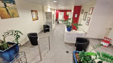 <br /><br />ESCH-SUR-ALZETTE Centre<br><br>Idéalement situé en plein coeur de la ville, à deux pas de la zone piétonne et de tous commerces.<br><br>Bel espace commercial en vente.<br><br>Ce local jouit d\'une très belle clarté avec ses grandes baies vitrées, et se prête à toute d\'activité commerciale.<br><br>Doté d\'une belle surface de +/- 105m², ce dernier possède un espace repos avec sa petite kitchenette équipée, d\'un WC séparé et d\'une cave.<br><br>Le local se complète par une buanderie commune ainsi qu\'un emplacement intérieur (supplément de 35.000 €).<br><br>Pour toutes questions ou demandes d\'informations, n\'hésitez pas à nous contacter, nous serons toujours à votre service.<br><br>Agence ELSA\'HOME à votre écoute pour la concrétisation de vos projets en toute confiance.<br><br>-----------------------------------------------------------------------<br><br>ESCH-SUR-ALZETTE Centre<br><br>Ideally located in the heart of the town, a stone\'s throw from the pedestrian area and all the shops.<br><br>Beautiful commercial space for sale.<br><br>With its large bay windows, this bright premises is ideal for any commercial activity.<br><br>With a floor area of approx. 105 m², it has a rest area with a small fitted kitchenette, a separate WC and a cellar.<br><br>The premises are completed by a shared laundry room and an interior space (additional cost: €35,000).<br><br>If you have any questions or require further information, please do not hesitate to contact us. We are always at your service.<br><br>Agence ELSA\'HOME is at your service to help you realise your plans in complete confidence.