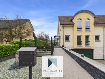 Située dans une rue calme à Wecker, cette maison en très bon état dispose d'une surface habitable de ± 196 m² pour une surface totale de ± 280 m². Elle se compose comme suit :

Au rez-de-chaussée, le hall d'entrée avec cage d'escalier de ± 15 m² dessert le séjour/salle à manger-cuisine (cuisine ouverte équipée aménagée) de ± 27 m², un salon de ± 33 m² avec accès à la terrasse de ± 17 m² et un wc séparé de ± 2 m².

Le 1ier étage se compose d'une mezzanine de ± 14 m² (cage d'escalier inclus) desservant, une salle de douche de ± 14 m² (douche, lavabo double vasques, miroir, wc, chauffe-serviette) ainsi que de 3 chambres de ± 12, 14 et une de ± 18 m² avec un dressing séparé de ± 3 m².

Le grenier (2ième étage) sous les combles aménagés de ± 34 m², isolation, carrelage.

Le sous-sol/rez-de-jardin se compose du garage 2 voitures de ± 43 m² (avec la cage d'escalier) donnant sur un palier de ± 3 m² desservant une cave de ± 5 m², une salle de douche de ± 4 m² (douche, lavabo, wc), un bureau de ± 10 m², la buanderie de ± 11 m² et la chaufferie de ± 9 m².

Généralités :
- Chauffage au gaz, chaudière SIEGER, chauffage par radiateurs
- fenêtres double vitrage sur châssis PVC, volets manuels
- Grand jardin de ± 370 m² clôturé et arboré
- Abri de jardin

Agent responsable du bien : Nora au +352 691136 875 ou nora@vanmaurits.lu