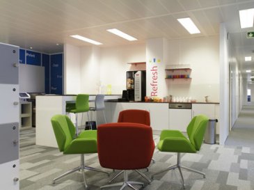 A louer dans un business center plusieurs bureaux avec service à la carte.
Les bureaux sont modulables et s'adressent aussi bien à des indépendants qu'à des sociétés internationales.
Idéalement situés.