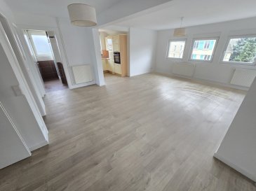 Thionville  
31,Rue de Longwy  

Poche de toute commodités,  
Au sein d'une petite copropriété  
Au 2ème étage et dernier étage sans ascenseur  

Lumineux F4 d'environ 80m² offrant:  

- Coin entrée avec placard  
- cuisine équipée ouvrant sur salon-séjour d'environ 35m²  
- 2 belles chambres parquetées de respectivement 14 et 11m²  
- grande salle de bains avec meuble double vasque, baignoire et douche  
- wc séparé  
- chaufferie/buanderie  

Chauffage central au gaz, dv pvc avec volet roulant.  

A l'extérieur: parkings privatifs, terrasse et cour privative  

loyer :1130€  
provision sur charge :70€/mois comprenant eau, électricité des communs, assurance , ordure ménagère, entretien  

Dispo de suite  
Dossier solide et garantie exigée