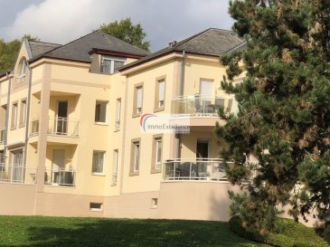 IMMO EXCELLENCE vous propose en exclusivité ce joli studio d'une surface habitable de 31 m2. La surface utile est de 37 m2. Le studio se situe dans une petite Résidence aux bords de la Moselle. Il se compose comme suit : Un hall d'entrée, une belle cuisine équipée et ouverte sur une pièce servant de séjour et chambre-à-coucher, d'une salle-de-douche avec raccordement pour la machine-à-laver, une cave ( 6.3 m2 ), ainsi qu'un emplacement extérieur ( 13 m2 ) devant la Résidence pour une voiture.  La machine-à-laver avec séchoir dans la salle-de-douche, ainsi qu'un grand réfrigérateur supplémentaire dans la cave sont mis à disposition. 

Situation calme et à proximité de toutes commodités.

Remich désigné aussi Perle de la Moselle se situe à seulement 25 minutes du centre-ville de Luxembourg.
Ref agence :3426782