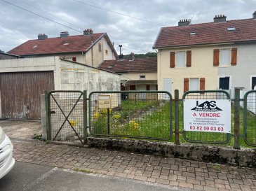 Joeuf maison de Cité au 18 Rue St Joseph maison de ville comprenant au rdc entrée,cuisine ,salle de bain avec douche,salon
Au 1er étage : 2 chambres , 1 pièce  aménageable
Grenier aménageable ,chaudière neuve, DV PVC 
Jardin , garage 
Travaux à prévoir : cuisine ,revêtement sol , électricité
Libre de suite 
Prix : 96 000 €