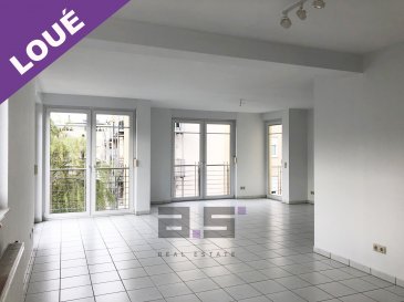 A.S. Real Estate vous propose un lumineux appartement de +/- 110m² situé au premier étage d'une petite copropriété de 3 logements dans un quartier résidentiel à Luxembourg-Cents.

Celui-ci se compose d'un grand hall d'entrée de +/- 10.50m², d'une cuisine séparée et entièrement équipée de +/- 8m², d'un double living de +/- 40m² avec accès à un balcon de +/-23m² et d'un second de +/- 2.69m², de deux chambres de +/- 20.50m² et +/- 14m², d'une salle de bain équipée d'une cabine de douche, d'une baignoire et d'un w.c, d'un débarras et d'un w.c séparé.

Ce bien est complété d'une grande cave de +/- 12m², d'un garage fermé avec porte motorisée et d'un emplacement de parking extérieur.

Un jardin commun est également mis à disposition.

Pour de plus amples informations ou pour convenir d'une visite, n'hésitez pas à nous contacter au (+352) 621 274 674 ou au (+352) 2776 4776.