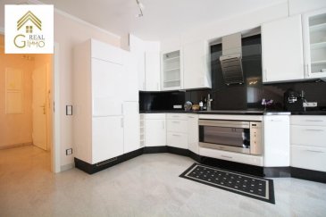 Nous vous proposons en location ce très bel appartement avec des finitions de très haute qualité, fournissant le confort nécessaire aux locataires exigeants.<br><br>Ce duplex se compose d\'une très belle cuisine totalement équipée, d\'un vaste living et d\'une salle à manger.<br><br>Deux chambres à coucher, dont une en suite parentale avec des armoires intégrées.<br><br>Un wc séparé, deux salles de bains et deux emplacements complètent ce magnifique appartement.<br><br>!!! CONTRAT DE TRAVAIL CDI OBLIGATOIRE !!! <br><br>Pour plus de renseignements ou une visite, veuillez contacter le 28.66.39.1.<br><br><br />Ref agence :72320