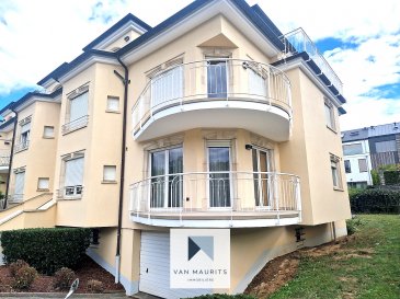 Idéalement situé au calme à Belair, au rez-de-chaussée d'une petite résidence bien entretenue, cet appartement offre une surface totale de ± 122 m², dont ± 90 m² habitables. Il se compose comme suit :

La porte d'entrée s'ouvre sur un hall d'entrée de ± 12 m² qui dessert un spacieux et lumineux séjour de ± 26 m² donnant accès à une agréable terrasse de ± 10 m² sans vis-à-vis et une cuisine entièrement équipée et aménagée de ± 9 m².

L'espace nuit se compose d'une première chambre de ± 14 m² donnant accès à une seconde terrasse de ± 3 m², d'une deuxième chambre de ± 18 m², ainsi que d'une salle de bains de ± 7 m² et d'un WC séparé de ± 2 m².

Au sous-sol, l'appartement dispose d'un emplacement de parking intérieur, d'une cave privative de ± 5 m² ainsi que d'un accès à une buanderie commune.

Complément d'informations :

- Localisation idéale, quartier résidentiel
- Vue dégagée
- Chaudière à gaz, chauffage par radiateurs
- Fenêtres PVC, double vitrage, volets manuels
- Fibre optique
- Porte d'entrée sécurisée
- Interphone
- Terrasses - rénovées en 2025
- Façade extérieure - rénovée en 2025
- Emplacement de parking
- Écoles, crèches, parcs, aires de jeux, restaurants, commerces
- Desservi par les transports en commun

Personne responsable du bien :

Yuliana Dimitrova  
Tel: +352661 50 27 19  
email: yuliana@vanmaurits.lu